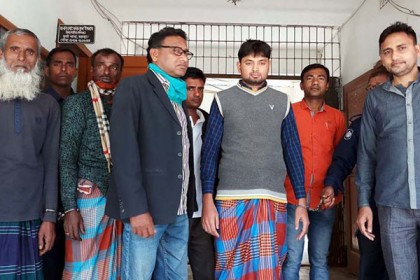 ধুনটে সাজাপ্রাপ্ত আসামিসহ গ্রেফতার ৫

