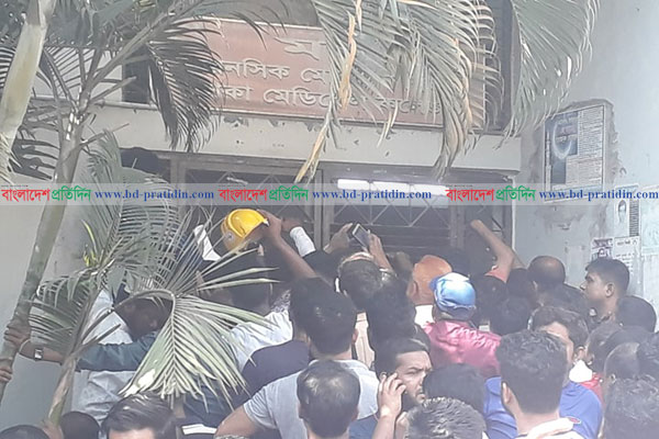মৃত্যুর পরও একে অপরকে জড়িয়ে দুই ভাই, মাঝখানে ৩ বছরের শিশু