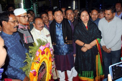 খাগড়াছড়িতে প্রথম প্রহরে ভাষা শহীদের প্রতি পুষ্পার্ঘ্য