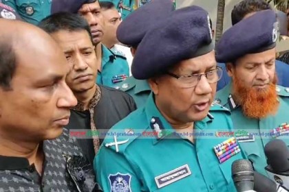 চকবাজারে অগ্নিকাণ্ডের বর্ণনা দিলেন ডিএমপি কমিশনার