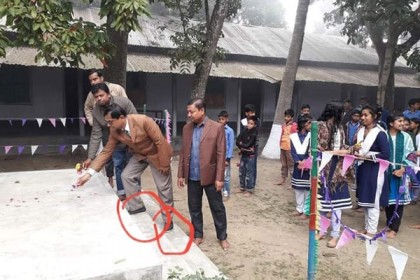 নাটোরে জুতা পায়ে শহীদ মিনারে প্রধান শিক্ষক!

