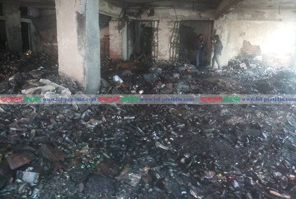 সন্তানকে জড়িয়ে ধরেই পুড়ে মরলেন মা