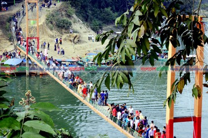 রাঙামাটিতে নামছে পর্যটকের ঢল