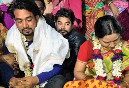 বাবার মৃত্যু, লাশ সৎকারের আগেই বিয়ে করলেন ছেলে