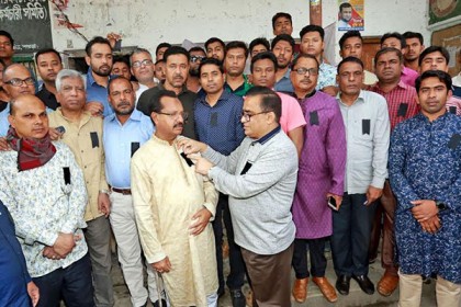 চকবাজার ট্র্যাজেডি; বগুড়ায় বিএনপির কালো ব্যাচ ধারণ