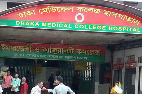 ঢামেকের বাথরুম থেকে নবজাতক উদ্ধার