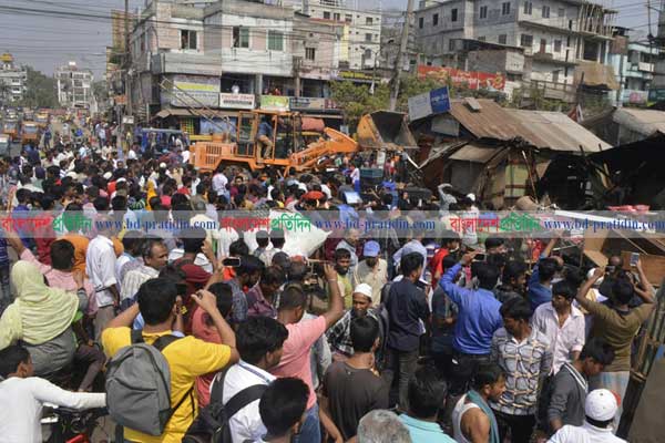 বরিশালে অর্ধশতাধিক অবৈধ স্থাপনা উচ্ছেদ