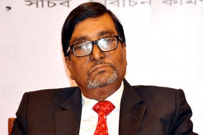 চাপের ঊর্ধ্বে থেকে দায়িত্ব পালনের আহ্বান ইসি মাহবুবের