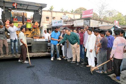 রাজশাহীতে দুর্ভোগের সেই সড়কটি এখন ঝকঝকে