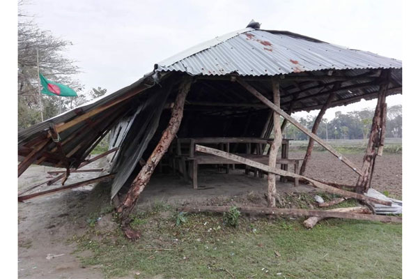 চরফ্যাশনে ঘূর্ণিঝড়ে ৫০০ ঘর বিধ্বস্ত, আহত ৫০