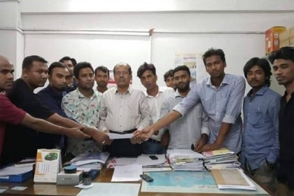 শহীদ মিনার পুননির্মাণের দাবিতে ছাত্রলীগের স্মারকলিপি 