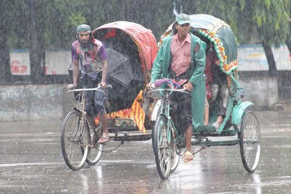 রাজধানীতে ফের বৃষ্টি, জনজীবনে ছন্দপতন