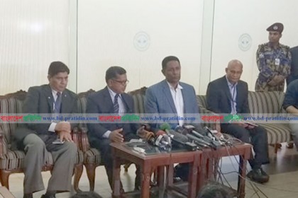 প্লেনটি জরুরি নয়, স্বাভাবিক অবতরণ করেছিল: সচিব