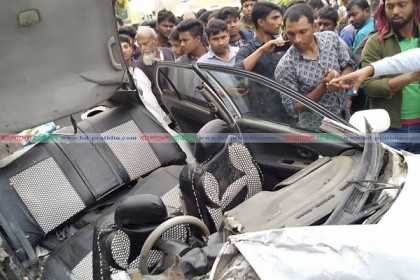 খুলনায় বাস-প্রাইভেটকারের সংঘর্ষে চিকিৎসকসহ নিহত ৪ 