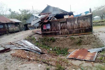 বাগেরহাটে কালবৈশাখীর তাণ্ডবে তিন শতাধিক ঘরবাড়ি বিধ্বস্ত

