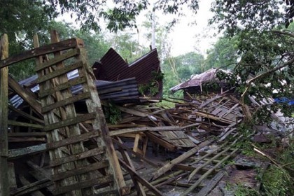বান্দরবানে ঝড়ে শতাধিক ঘর বিধ্বস্ত, নিহত ১

