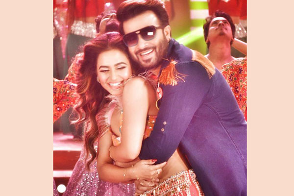 ৪ লাখ ছাড়িয়ে শাকিব-নুসরাতের 'রসিক আমার' (ভিডিও)