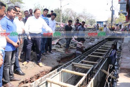 ড্রেনেজ কাজ পরিদর্শনে রাসিক মেয়র লিটন