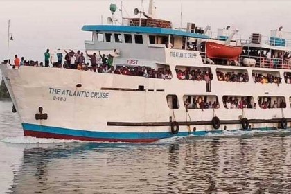 টেকনাফ-সেন্টমার্টিন নৌপথে জাহাজ চলাচল শুরু