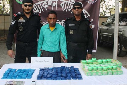 দিনাজপুরে ৩০ হাজার ইয়াবা ও নগদ টাকাসহ আটক ১