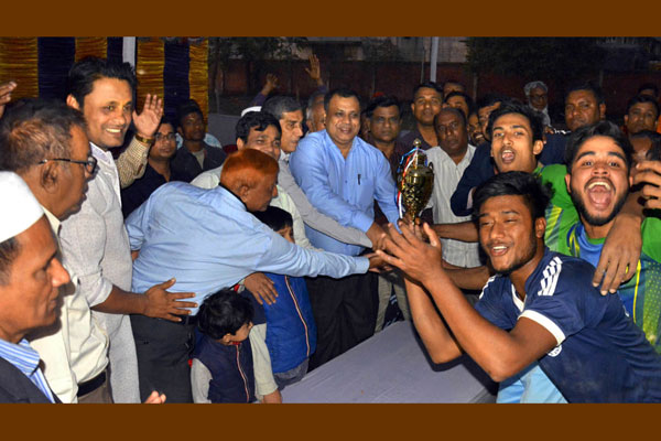 
ভলিবল ফ্রেন্ডসকে হারিয়ে দিনাজপুর ইন্সটিটিউট চ্যম্পিয়ন