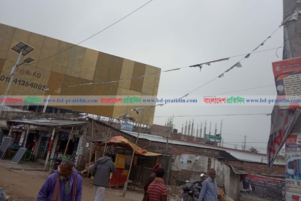 বাতাস-বৃষ্টির কারণে পোস্টার শূন্য বড়াইগ্রামের নির্বাচনী মাঠ