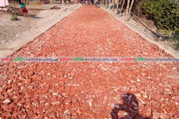 রাস্তার ইটেই নির্মাণ শেষ, বরাদ্দের টাকা আত্মসাতের অভিযোগ