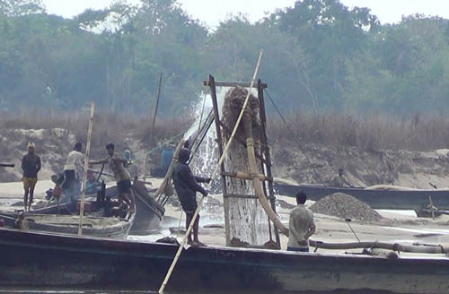 নেত্রকোনায় পাথর উত্তোলন বন্ধে অভিযান
