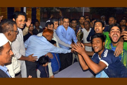 
ভলিবল ফ্রেন্ডসকে হারিয়ে দিনাজপুর ইন্সটিটিউট চ্যম্পিয়ন