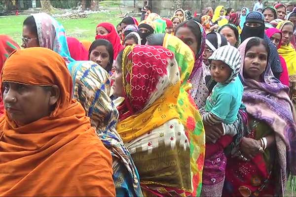 পটুয়াখালীতে উৎসবমুখর পরিবেশে ভোটগ্রহণ চলছে 