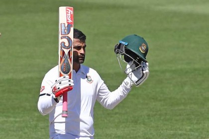 কালো ব্যাজ পরে মাঠে নামলো বাংলাদেশ