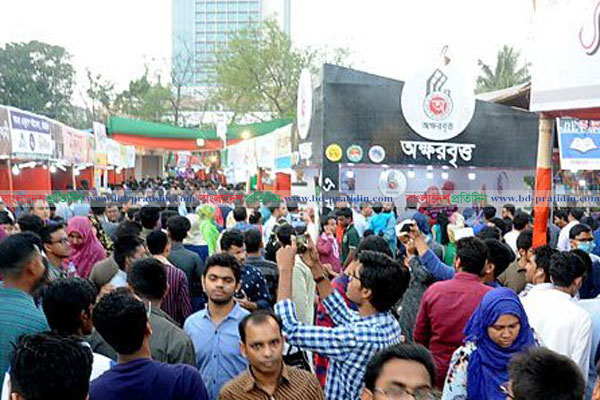 বৈরি আবহাওয়া ছাপিয়ে বই বিক্রিতে রেকর্ড  