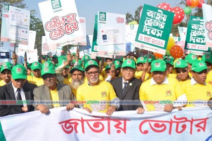 ভোটার উপস্থিতি কম হলেও সন্তুষ্ট সিইসি