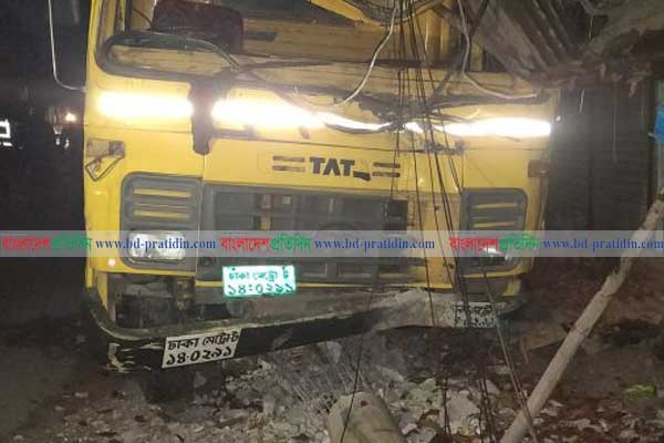 চাঁপাইনবাবগঞ্জে ফেনসিডিল ভর্তি ট্রাকের ধাক্কায় নিহত ১, চালক আটক