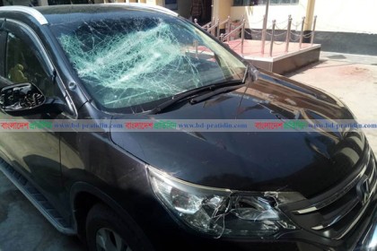বগুড়ার শিবগঞ্জে চেয়ারম্যান প্রার্থীর গাড়িতে হামলা