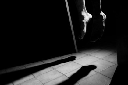 গাজীপুরে নারীর ঝুলন্ত মরদেহ উদ্ধার

