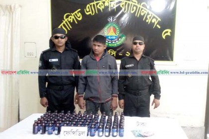 নাটোরে ৭৮ বোতল ফেন্সিডিলসহ মাদক ব্যবসায়ী গ্রেফতার