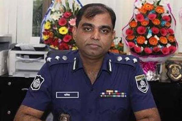 পুলিশ কর্মকর্তার সহযোগিতায় ওমান গেলেন প্রবাসী