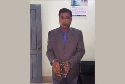 ইবি কর্মকর্তা ইয়াবাসহ আটক