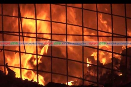 আশুলিয়ায় সুতার গোডাউনে ভয়াবহ আগুন, আহত ১০