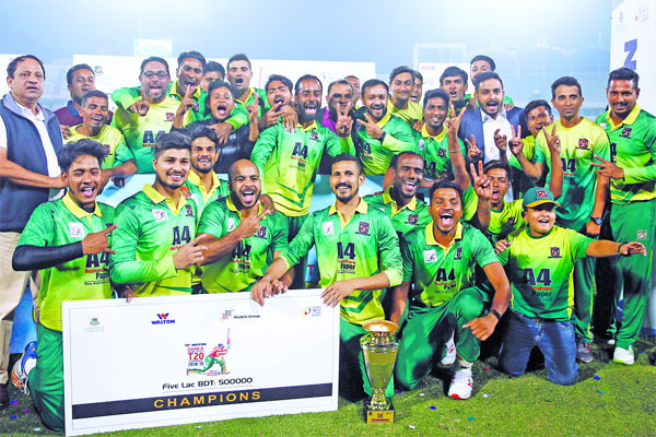 এবার শেখ জামালের ঘরে এলো ক্রিকেটে ট্রফি