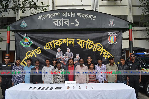 টঙ্গীতে দেশীয় অস্ত্রসহ ১১ ছিনতাইকারী গ্রেফতার