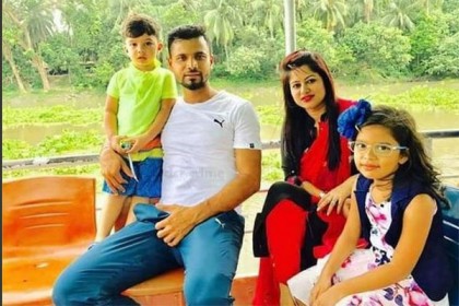 সপরিবারে ভারত ভ্রমণে মাশরাফি