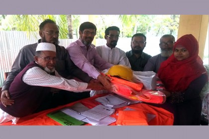 সিপিপি’র স্বেচ্ছাসেবকদের বিভিন্ন উপকরণ বিতরণ