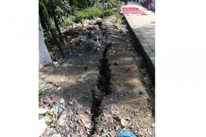 হবিগঞ্জে খোয়াই নদীর বাঁধে ধস


