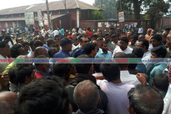 ঠাকুরগাঁওয়ে বকেয়া টাকার দাবিতে আখ চাষিদের বিক্ষোভ