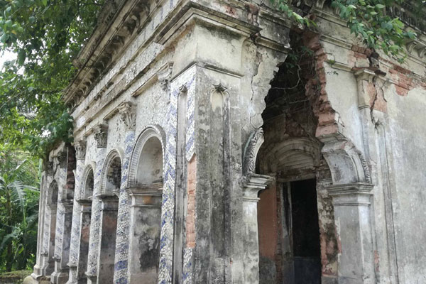 সংস্কারের অভাবে ধ্বংসের মুখে গলাচিপার দেবী দয়াময়ীর মন্দির