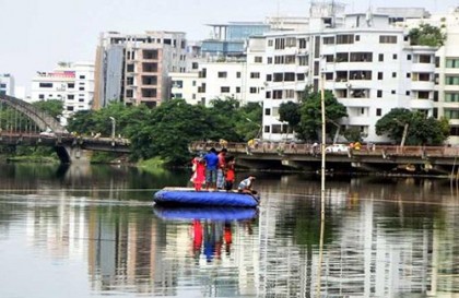 কিশোরকে খুঁজতে গিয়ে গুলশান লেকে মিলল যুবকের মরদেহ