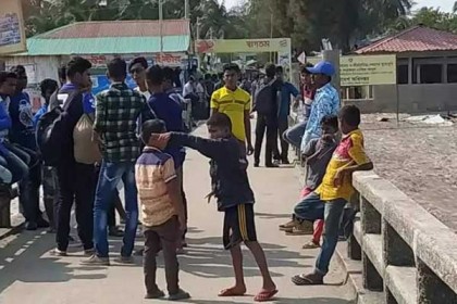 টেকনাফ-সেন্টমার্টিন নৌপথে জাহাজ চলাচল বন্ধ, হাজারো পর্যটক আটকা
