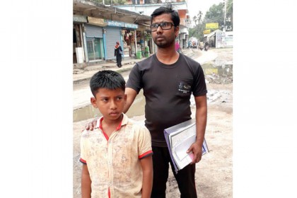 ঝিনাইদহে অন্ধ হতে চলেছেন শাহাদৎ

